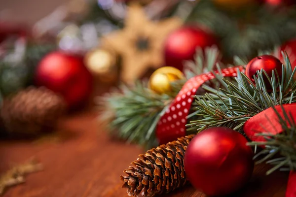 Adventskranz Mit Roten Und Goldenen Kugeln Neujahrs Und Weihnachtskonzept — Stockfoto