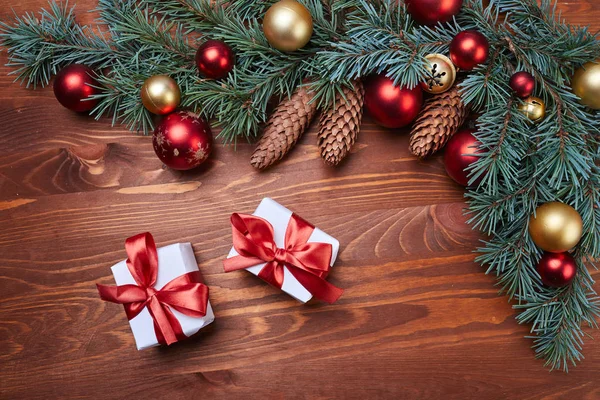 Grinalda Natal Com Bolas Vermelhas Douradas Com Caixas Presente Ano — Fotografia de Stock