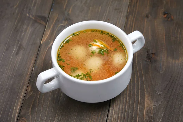 sıcak çorba köfte beyaz kase ile