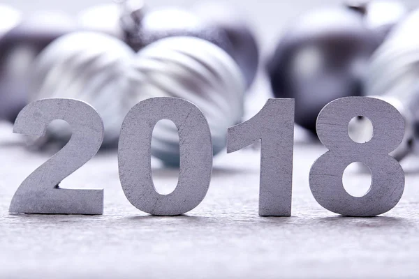 Yeni Yıl Dekoratif Sayılar 2018 Noel Gümüş Toplar — Stok fotoğraf