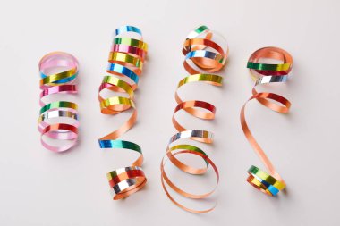 Renkli tatil şeritler