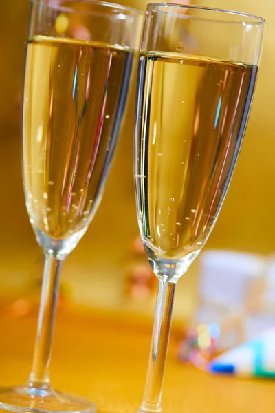 Bicchieri Vino Con Champagne Freddo Sfondo Sfocato Concetto Vacanza — Foto Stock