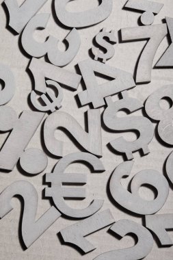 Gümüş sayı ve para birimi simgelerini kümesi