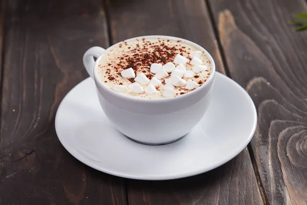 Copo Com Cappuccino Quente Marshmallow Fundo Branco — Fotografia de Stock