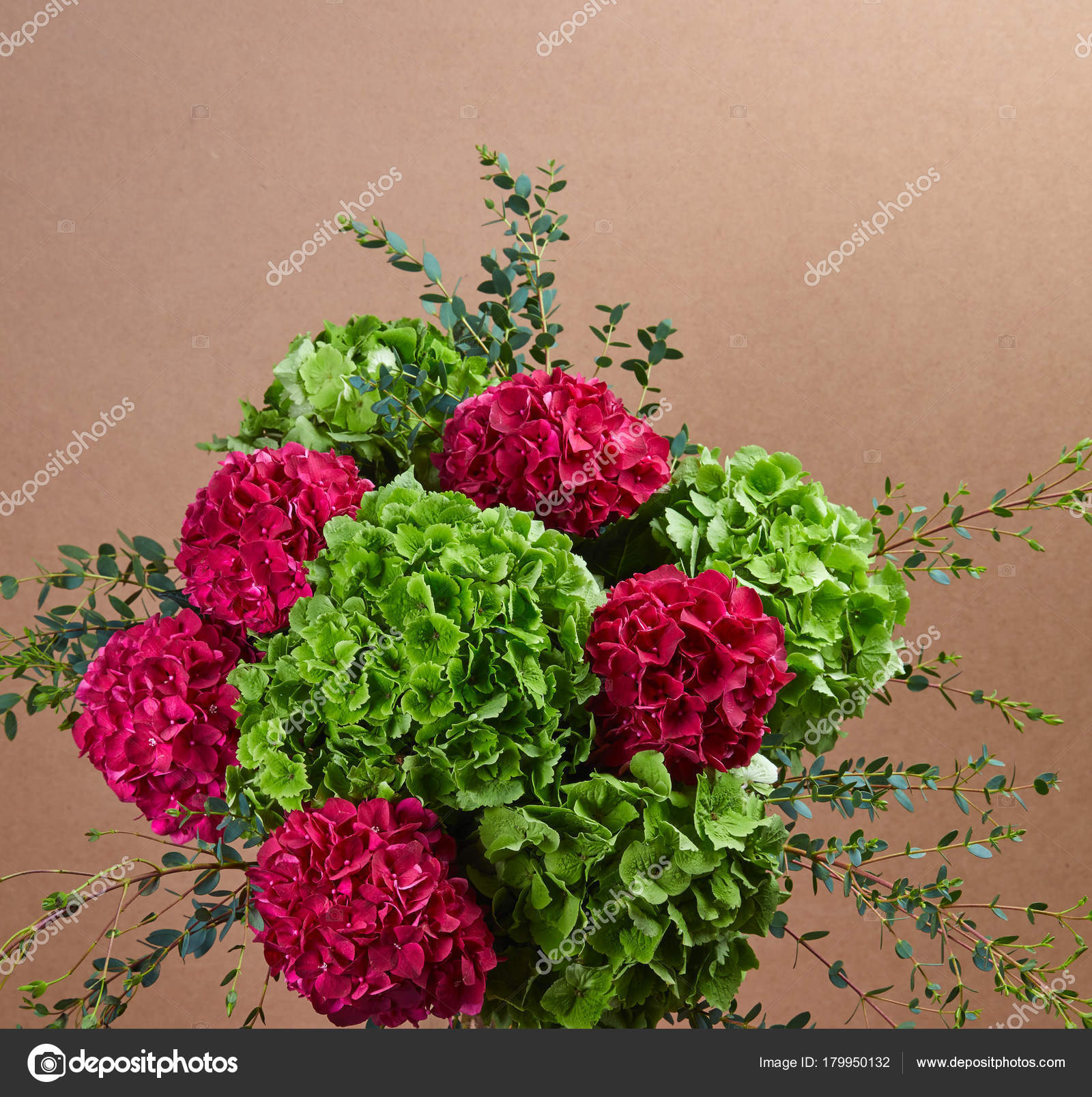 Schone Frische Blumenstrauss Festliche Konzept Stockfoto C Strelok