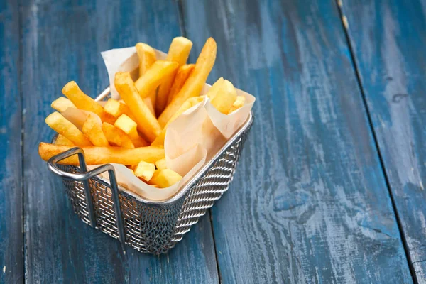 Patatas Fritas Calientes Canasta Hierro —  Fotos de Stock