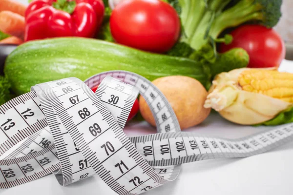 Verduras Frescas Con Cinta Métrica Primer Plano — Foto de Stock