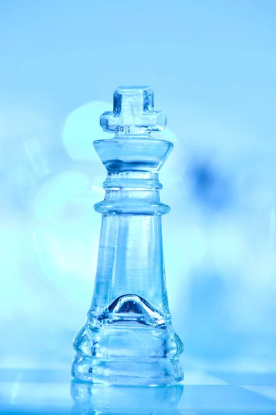 Brede Transparante Glazen Schaken Blauwe Achtergrond — Stockfoto