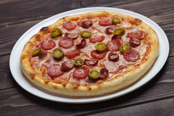 Lekkere Pizza Witte Plaat Close — Stockfoto