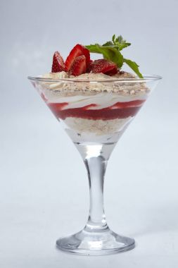 cam, çilek ile şekerli tatlı yakın çekim