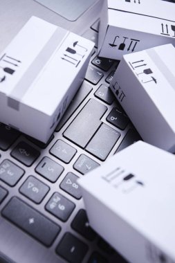 teslim ambalaj kutuları dizüstü klavye