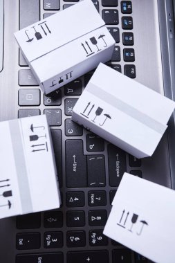 teslim ambalaj kutuları dizüstü klavye