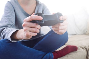 oyun çubuğu denetleyicileri süre iskambil video spor evde tutan adam