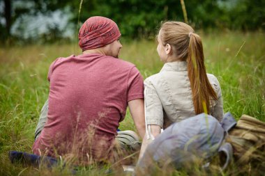 iki gezginler yaz çayır