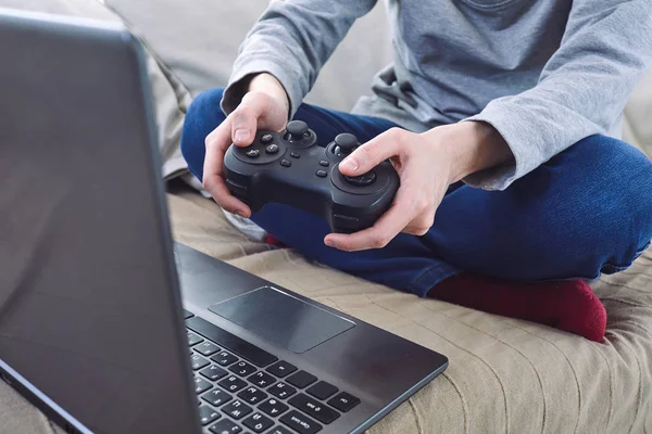 oyun çubuğu denetleyicileri süre iskambil video spor evde tutan adam