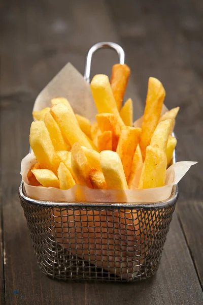 Heiße Pommes Eisenkorb — Stockfoto