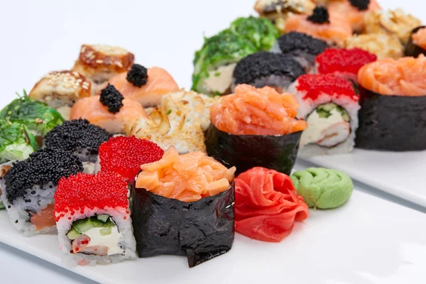 Piastre Con Set Sushi Isolati Sfondo Bianco — Foto Stock