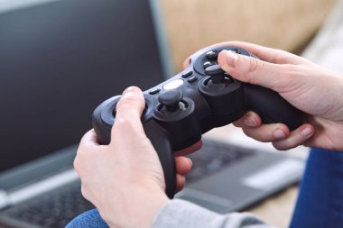 oyun çubuğu denetleyicileri süre iskambil video spor evde tutan adam