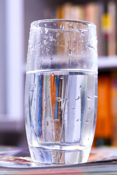 Genomskinligt Glas Kallt Vatten Närbild — Stockfoto