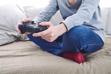 oyun çubuğu denetleyicileri süre iskambil video spor evde tutan adam