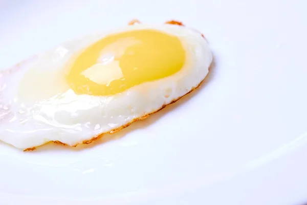 Sıcak Plaka Kızarmış Yumurta Yakın Çekim — Stok fotoğraf