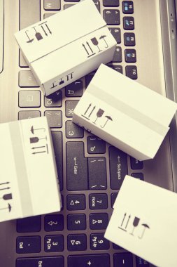 teslim ambalaj kutuları dizüstü klavye