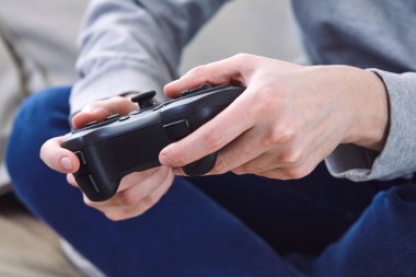 oyun çubuğu denetleyicileri süre iskambil video spor evde tutan adam