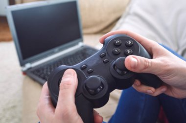 oyun çubuğu denetleyicileri süre iskambil video spor evde tutan adam