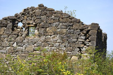 Görünüm eski ev güneşli gün, Karadağ mahvetti.