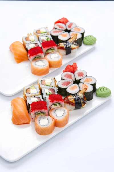 Conjuntos Sushi Tradicionales Platos Blancos — Foto de Stock