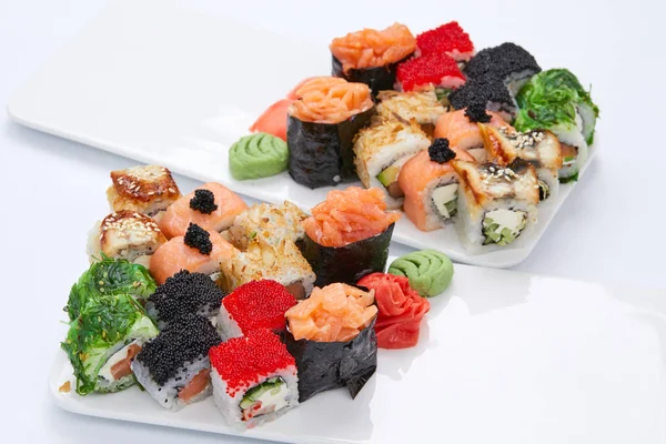 Conjuntos Sushi Tradicionales Platos Blancos — Foto de Stock