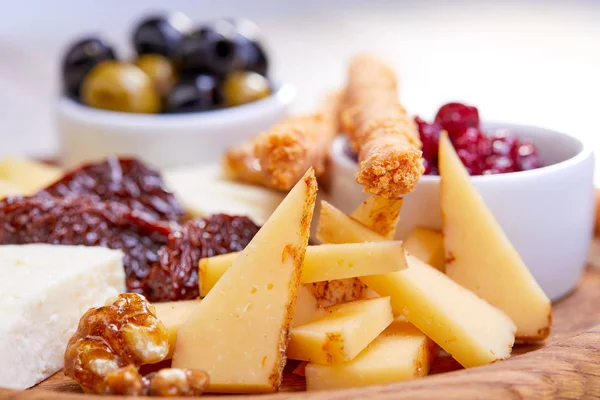 Wooden Cheese Plate Olives Close — Stock Photo, Image