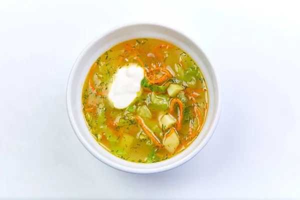 Sopa con crema agria en taza blanca —  Fotos de Stock
