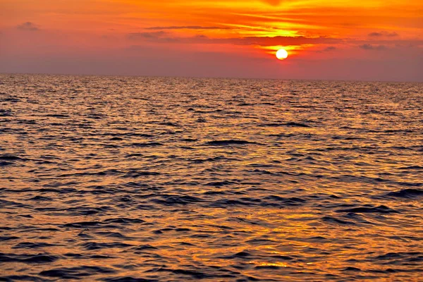 Malerischer Blick Auf Den Sommersonnenuntergang Über Dem Meer — Stockfoto