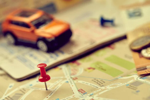 Μικρό Αυτοκίνητο Παιχνίδι Στο Χάρτη Ταξιδιωτική Έννοια — Φωτογραφία Αρχείου