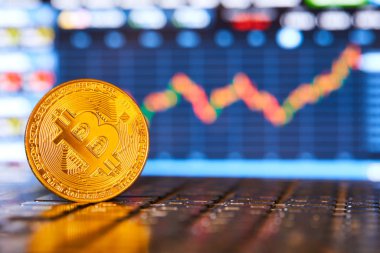 klavye, kripto para birimi için kavramsal görüntü üzerinde altın bitcoin