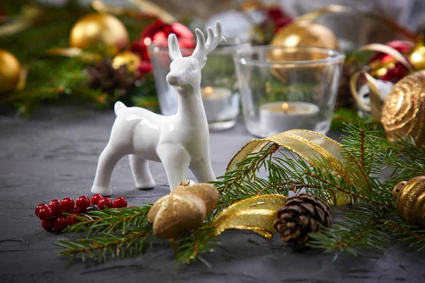 Décoration Noël Avec Cerf Sur Fond Gris Vue Rapprochée — Photo