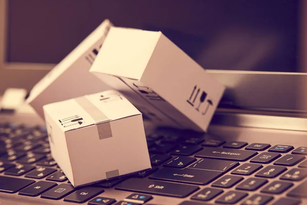 Little Delivery Packaging Boxes Keyboard Close View — Stock Photo, Image