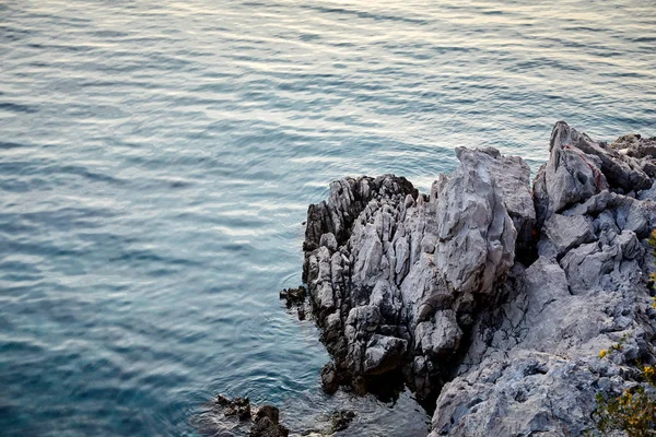 Koyu Mavi Deniz Kayalar Güneşli Günde Karadağ — Stok fotoğraf