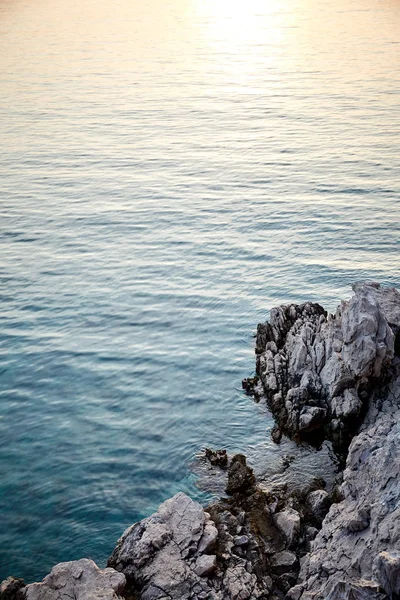 Donkerblauwe Zee Rotsen Zonnige Dag Montenegro — Stockfoto