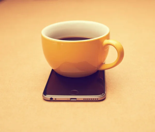Smartphone Cup Coffee Table Close View — Stock Photo, Image
