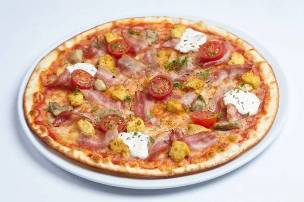 Lekkere Pizza Witte Plaat Close — Stockfoto