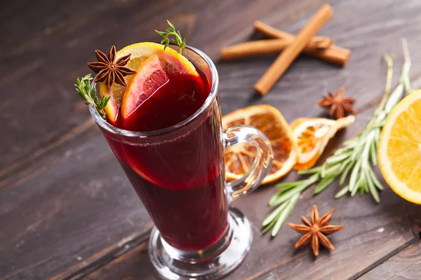 Glühwein Glas Auf Holzgrund Nahaufnahme — Stockfoto