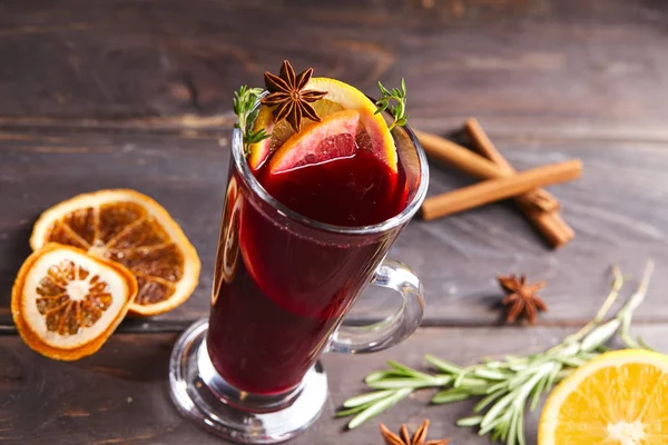 Glühwein Glas Auf Holzgrund Nahaufnahme — Stockfoto