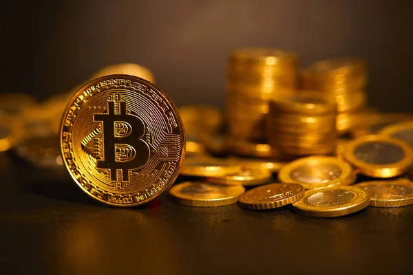 Pila Bitcoins Oro Imagen Conceptual Para Criptomoneda —  Fotos de Stock