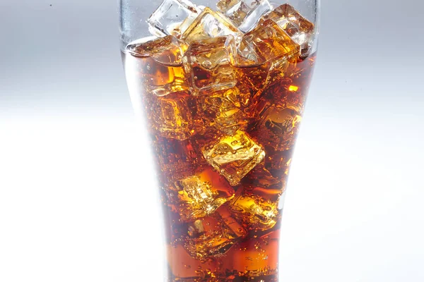 Verre Cola Froid Avec Glaçons Gros Plan — Photo