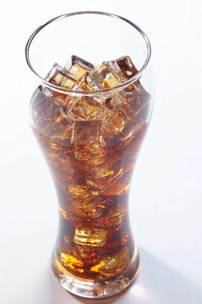 Glas Kalte Cola Mit Eiswürfeln Nahaufnahme — Stockfoto