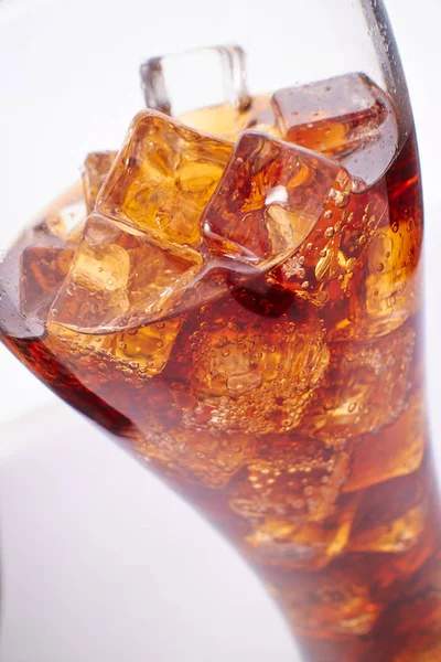 Szkło Zimna Cola Lodem Zbliżenie — Zdjęcie stockowe