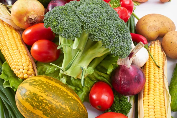Färska Grönsaker Vit Bakgrund Noll Avfall Koncept — Stockfoto