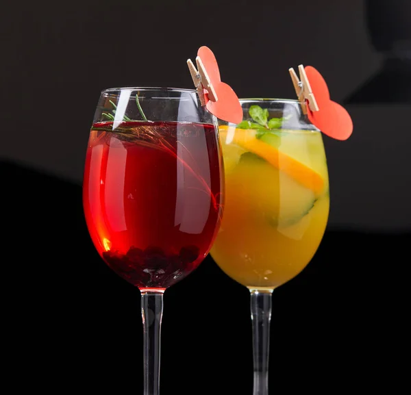 Cocktails Saborosos Óculos Vista Perto — Fotografia de Stock